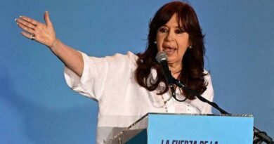 CFK says she can get Argentina back up but does not announce her candidacy