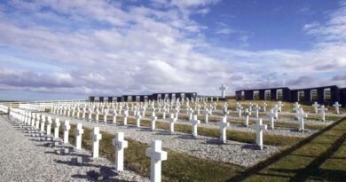 Travel expenses to Falklands' Darwin Cemetery are not “abroad,” Argentine taxpayer cries