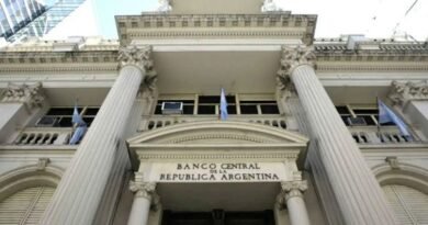 How far up did the US dollar go Wednesday against the Argentine peso?