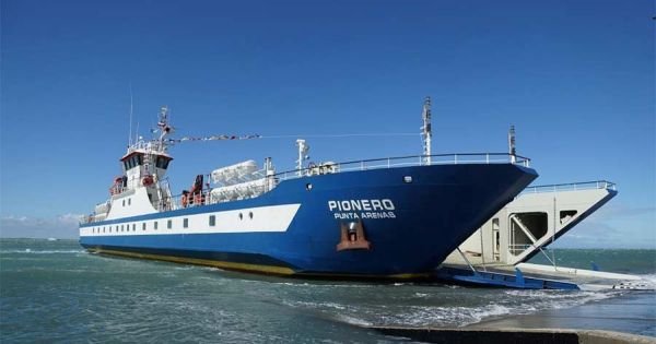 Chilean ferry agrees to keep accepting Argentine pesos