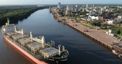 Argentina to keep collecting Paraná Waterway toll, FM says