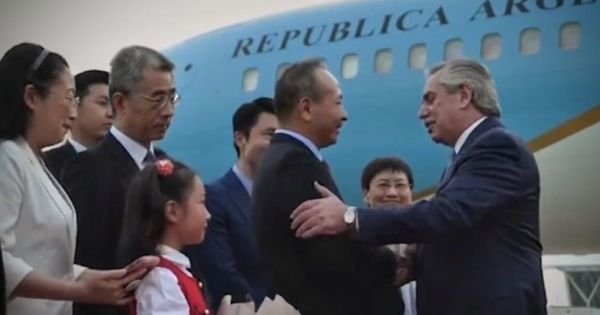 Argentine President arrives in China