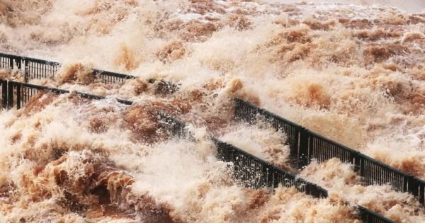 Iguazú Falls closed to visitors as water levels rise above normal