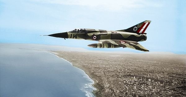 Peruvian pilots who helped Argentina in 1982 decorated