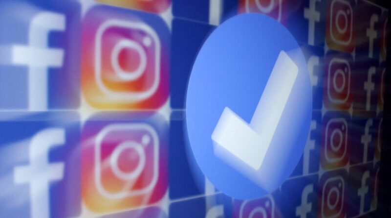 FILE PHOTO: A blue verification badge and the logos of Facebook and Instagram are seen in this picture illustration taken January 19, 2023. REUTERS/Dado Ruvic/Illustration/File Photo