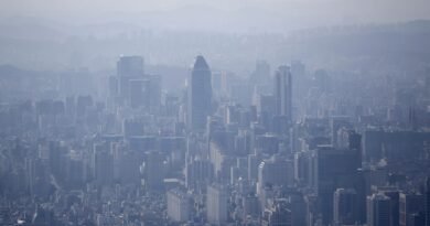 The skyline of central Seoul is seen during a foggy day in Seoul March 4, 2015. South Korea