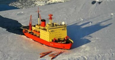 Icebreaker Irízar pays tribute to ARA San Juan crew