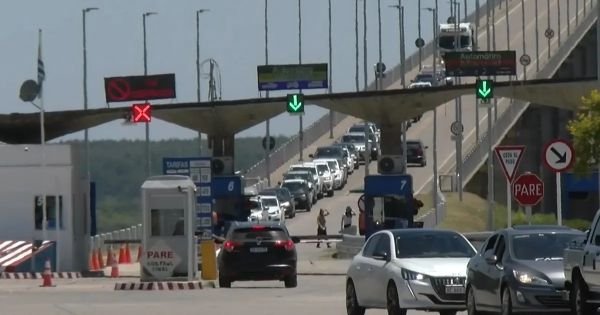 Argentina resumes joint border controls on river travel from Uruguay