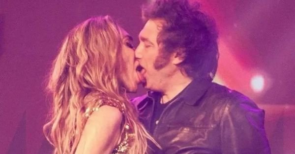 Argentina: Milei's passionate kiss on stage makes headlines