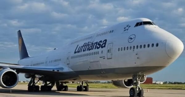 Lufthansa flight makes emergency landing in Rosario