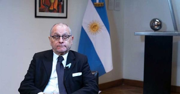 Argentina's Ambassador to Chile a nuisance to local authorities