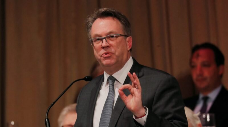 FILE PHOTO: John C. Williams, president and CEO of the Federal Reserve Bank of New York speaks to the Economic Club of New York in the Manhattan borough of New York, U.S., March 6, 2019. REUTERS/Lucas Jackson/File Photo